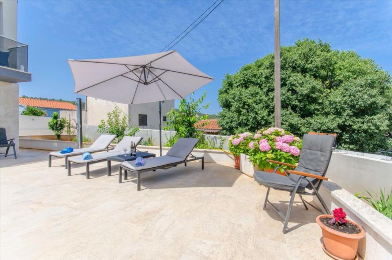 Villa La Veliki Drvenik Buitenkant foto
